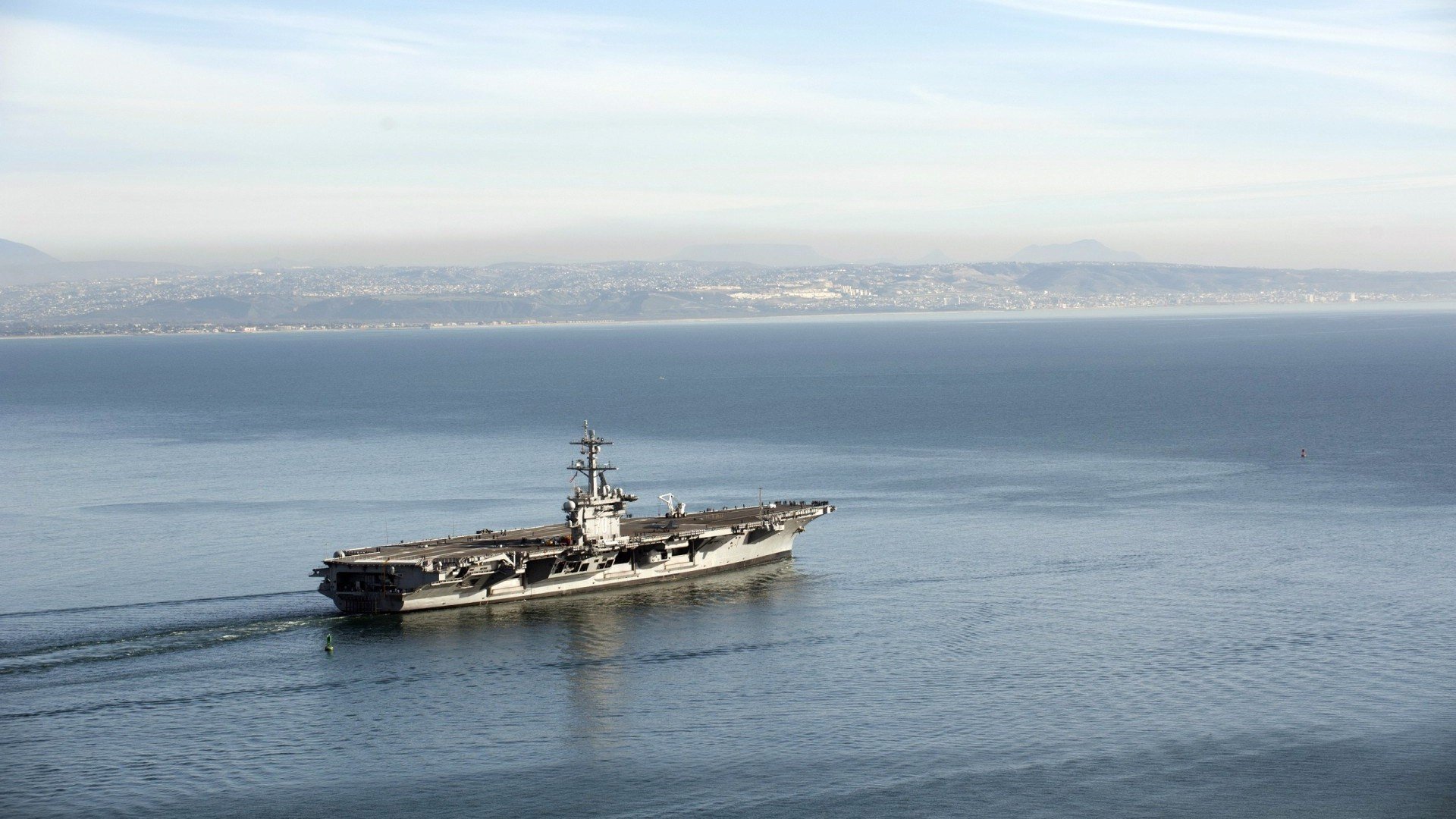 德甲战术多样，精彩瞬间频出，现场氛围热烈，德甲打法