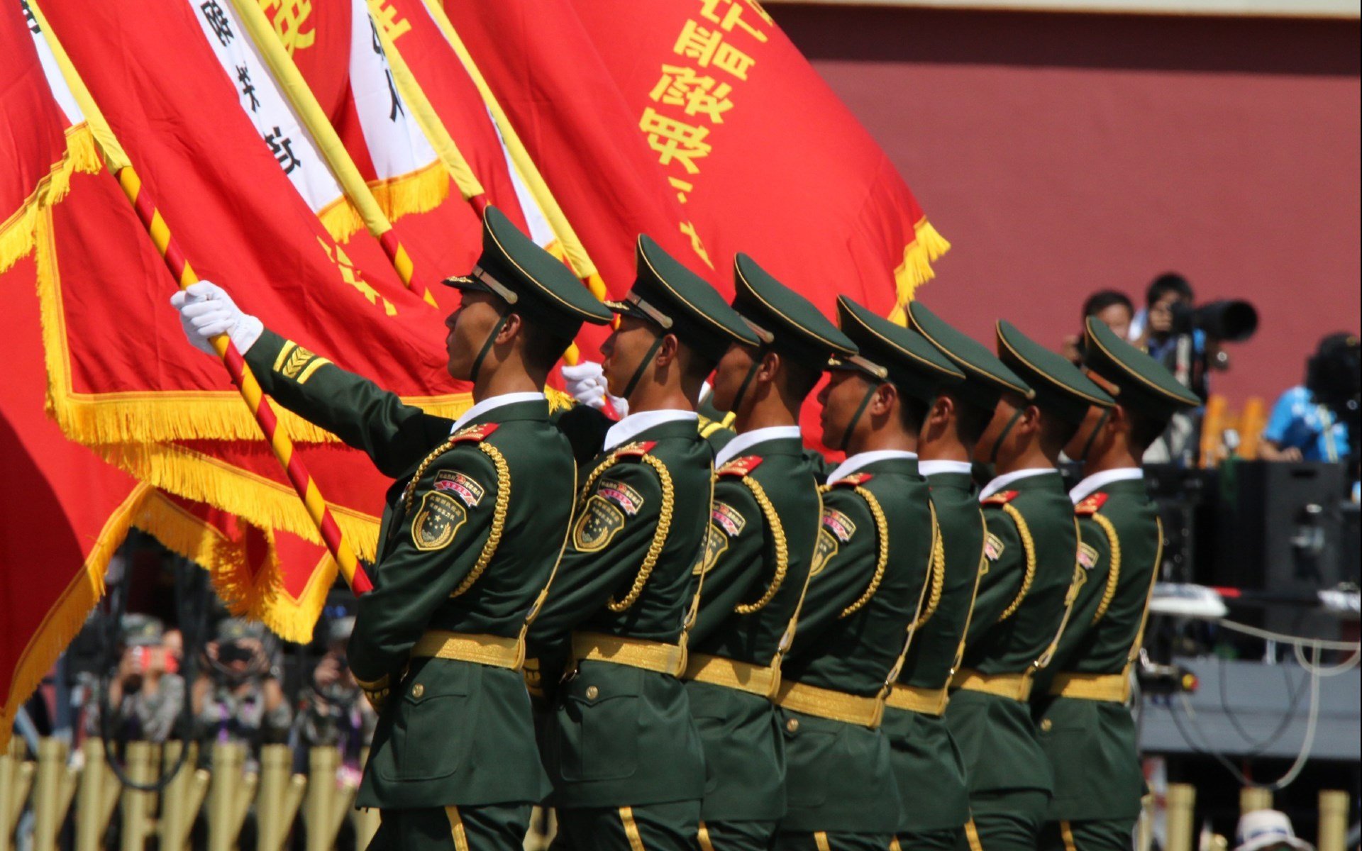 德甲比赛中的战术变化，让对手防不胜防，德甲对抗